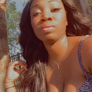 Meet your Posher, Dynisha